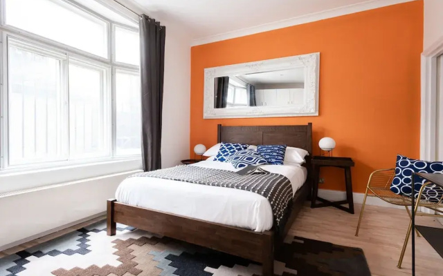 2 bedroom family home in trendy Notting Hill