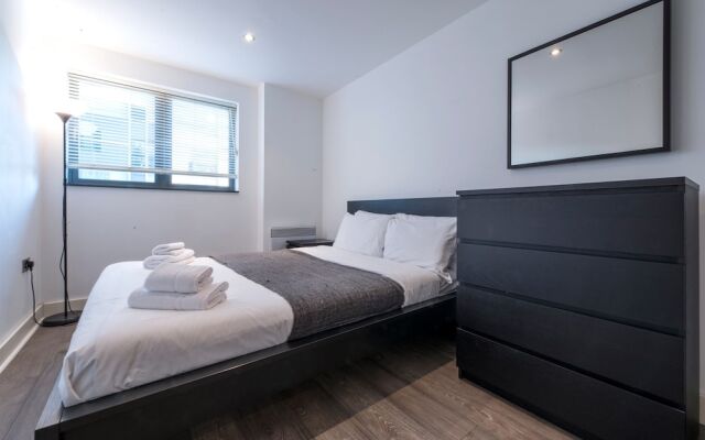 Апартаменты Spacious 2 Bedroom Apartment in Manchester City Centre комната для гостей