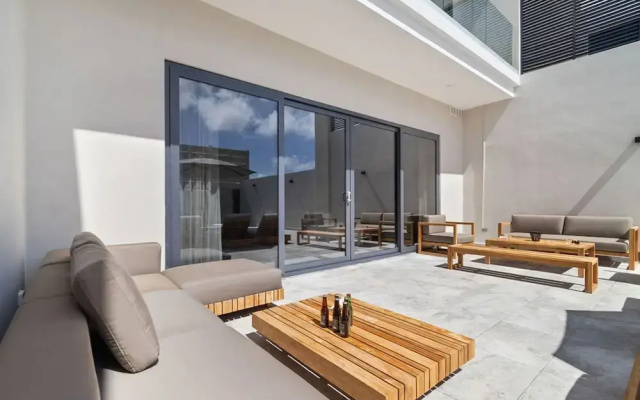 High-end Villa Walk to Beach Pool Ocean View