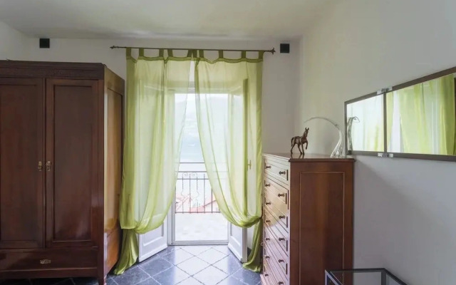 Lovely Apartment Overlooking the Lake