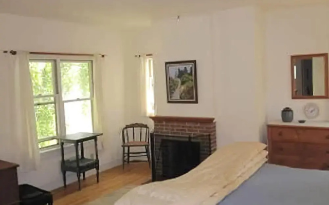 Artists Retreat - Four Bedroom Home