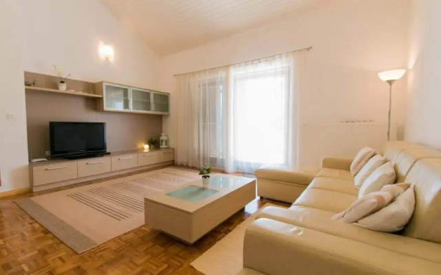 Holiday House Danka