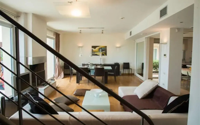 Luxury Villa Beachfront 5 Bedrooms 10-12 Persons