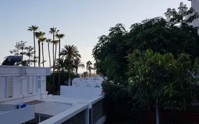 Luxury 2 bedroom APT 50 m from beach