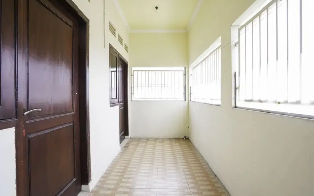 Madina Residence by OYO Rooms