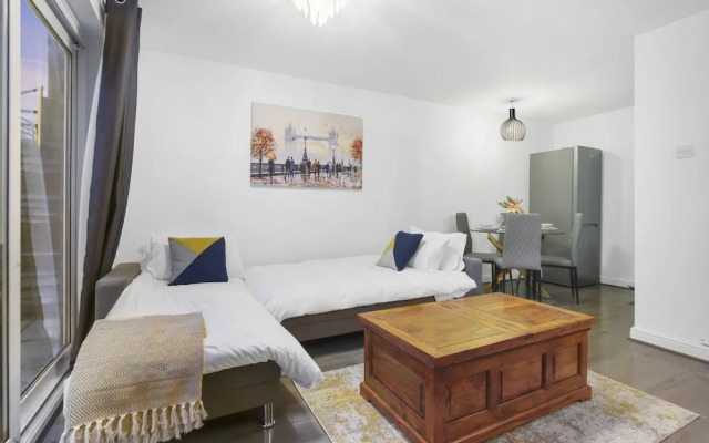 Inviting 2-bed House in Milton Keynes - Netflix