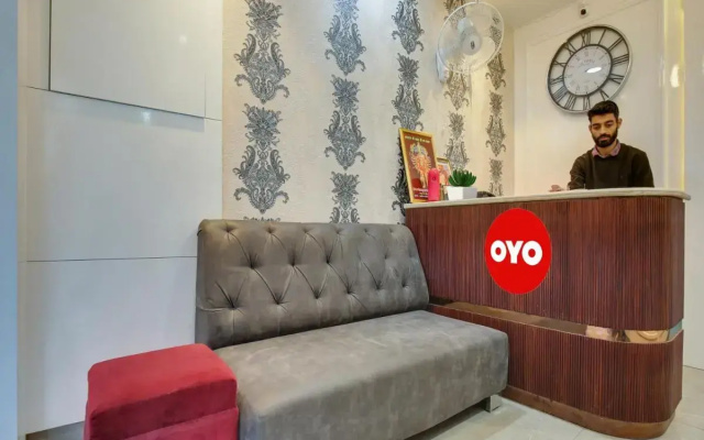 OYO Flagship 80706 Hotel Crown