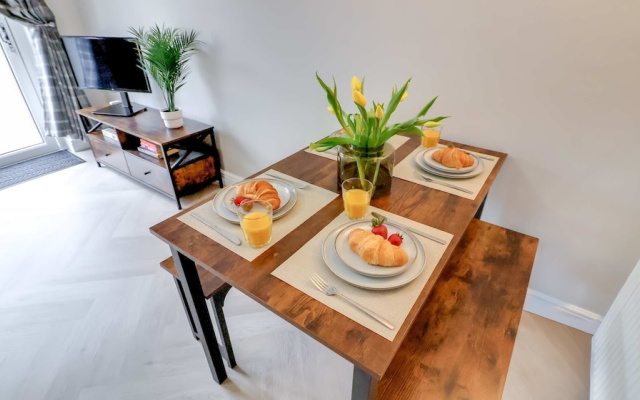 Modern House In Hartlepool With Private Parking