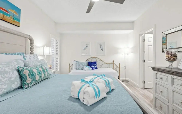 Fun In The Sun! Crescent at Miramar - Gulf Front+beach Chairs