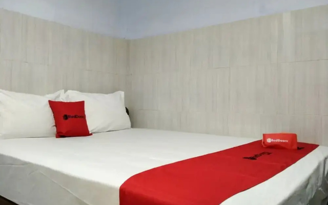 Hotel Surabaya Sumenep by RedDoorz