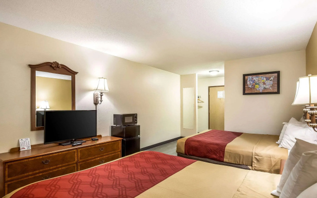 Econo Lodge Inn & Suites Fairview Heights - St. Louis