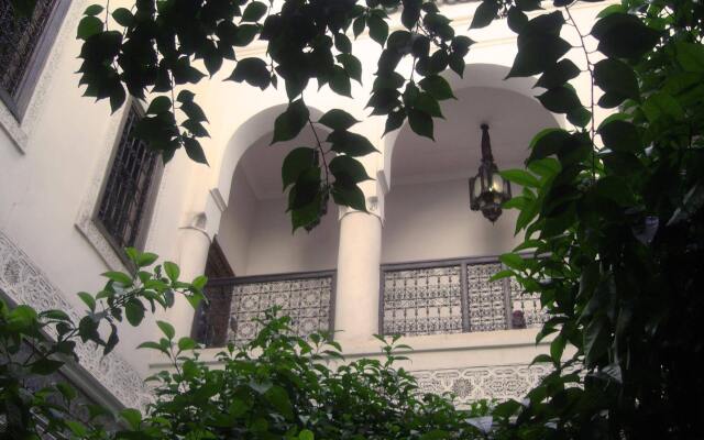 Отель Riad Jenaï Demeures du Maroc Марокко, Марракеш - отзывы, цены и фото номеров - забронировать отель Riad Jenaï Demeures du Maroc онлайн вид на фасад