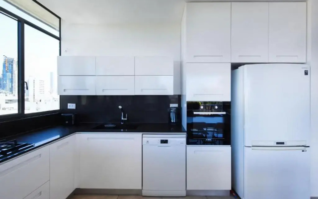 Stylish 2BR in Rothschild 128 by HolyGuest