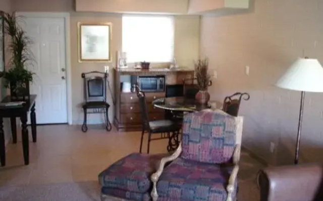 SmokeTree Resort and Bungalows