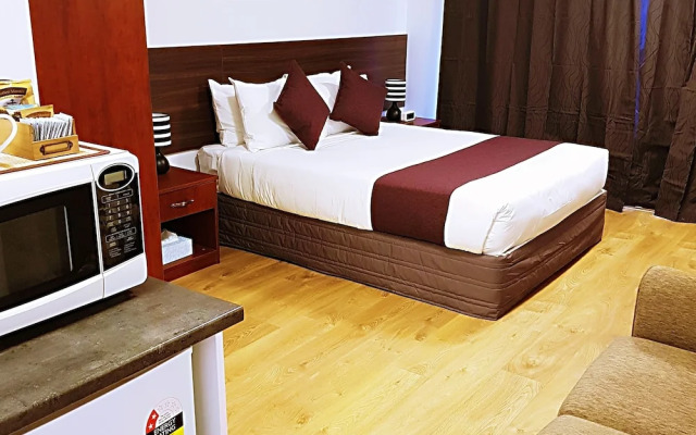Отель Airport Garden Inn 
