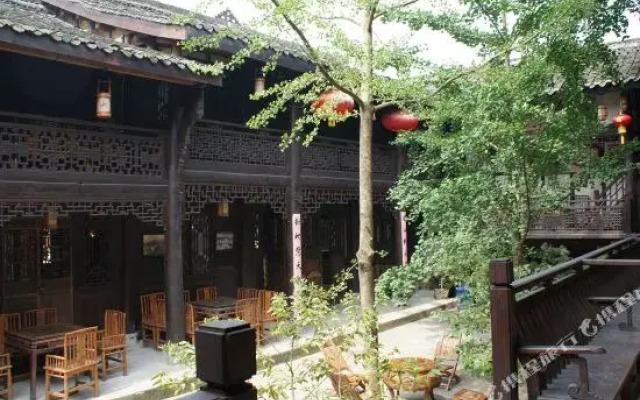 Huaxia Water Wharf Inn