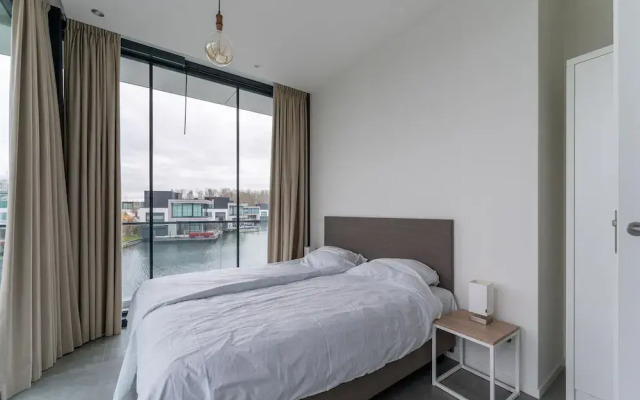 Waterfront Holiday Home in Arnemuiden