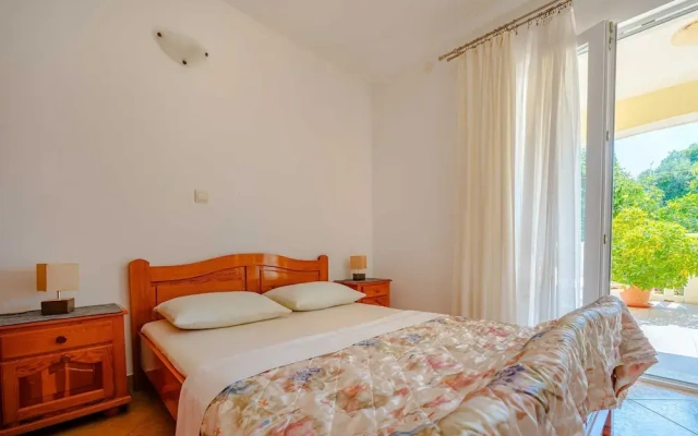 Apartments Mladenka