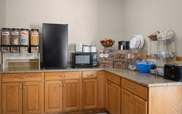 Super 8 by Wyndham Lewistown