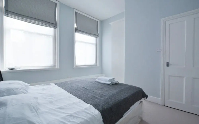 The Knightsbridge Apartment