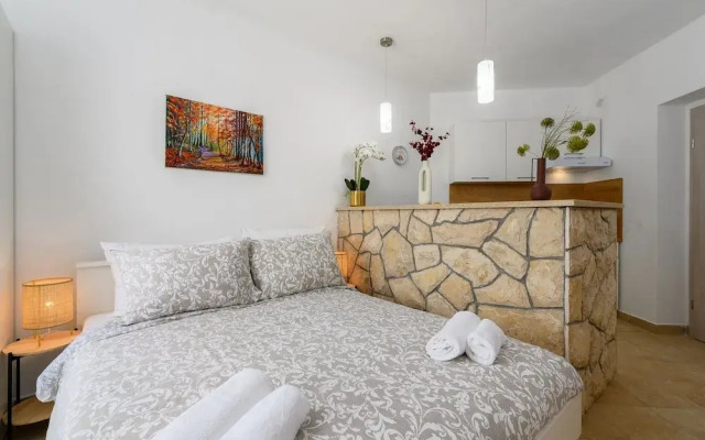 Studio in Drenje Near Beaches & Heated Pool