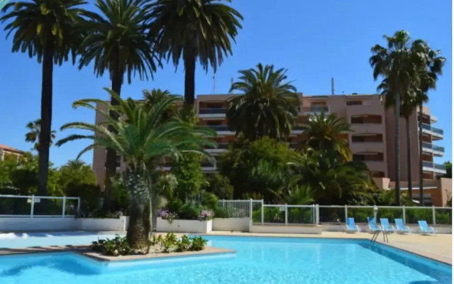 T2 climatisé avec piscine et parking