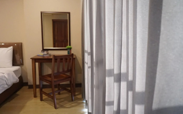 Chompu Nakarin Apartment