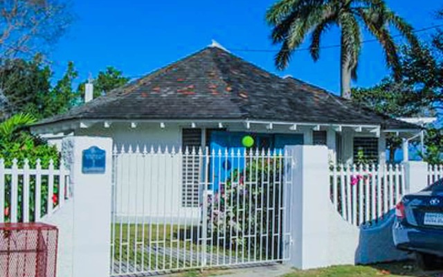 Отель Villa Island Breeze вид на фасад