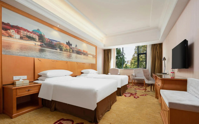Vienna 3 Best Hotel (Wuhan Yellow Crane Tower Hubu Alley)