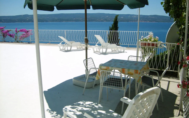 Apartment Ivan - with parking : A4 Omis, Riviera Omis