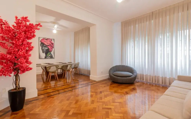 Space and Comfort in Copacabana D405