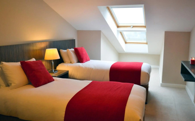 Carrick Plaza Suites
