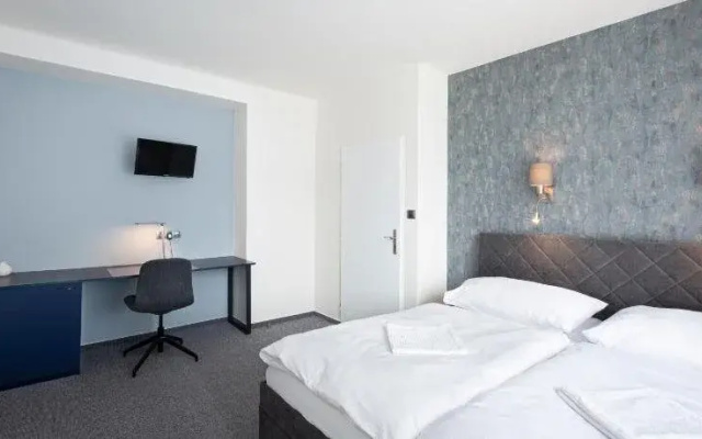 Hotel Trim