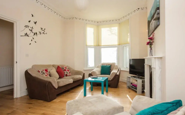 Spacious 4 Bedroom House in South Lambeth