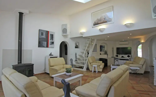 Modern Villa in Gassin with Sauna