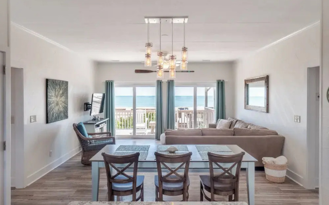 Green Dolphin by Topsail Realty