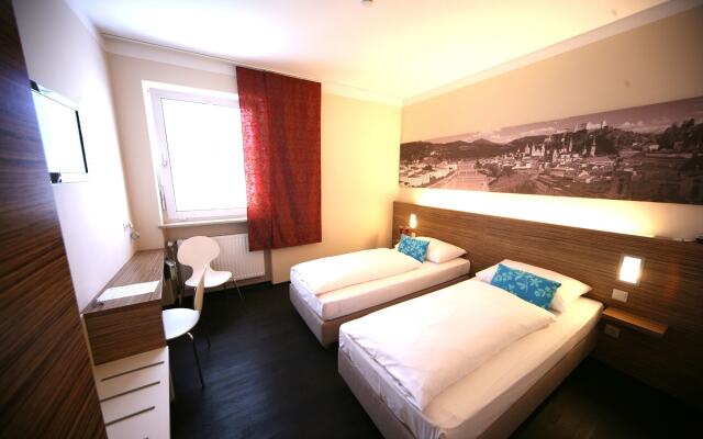 Отель Altstadt Hotel Hofwirt Salzburg Австрия, Зальцбург - 1 отзыв об отеле, цены и фото номеров - забронировать отель Altstadt Hotel Hofwirt Salzburg онлайн комната для гостей