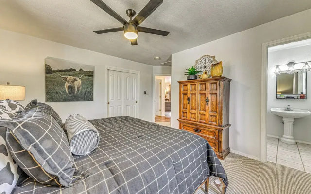 Charming Ruidoso House w/ Deck & Mountain Views!