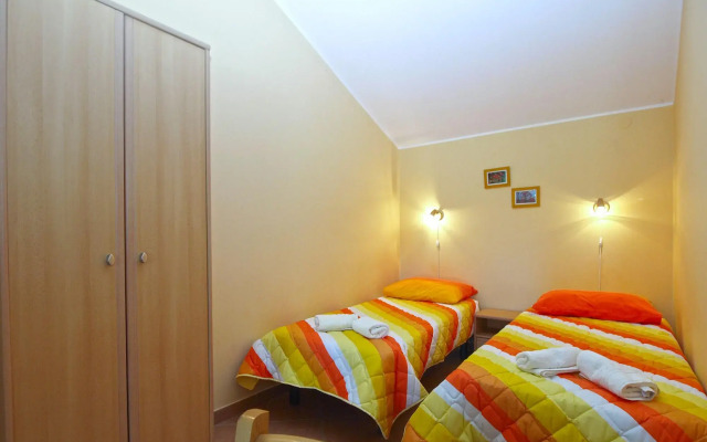 Apartment 1895