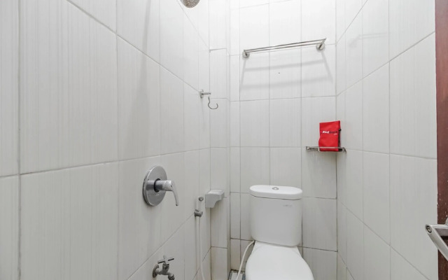 RedDoorz near Mall Panakkukang 3