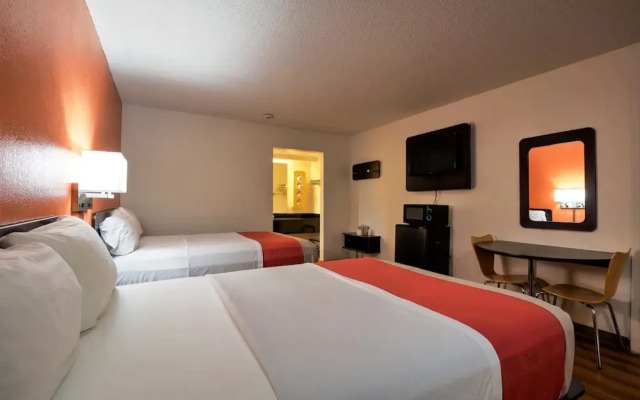 Super 7 Inn (Ex.-Motel 6 Tupelo)