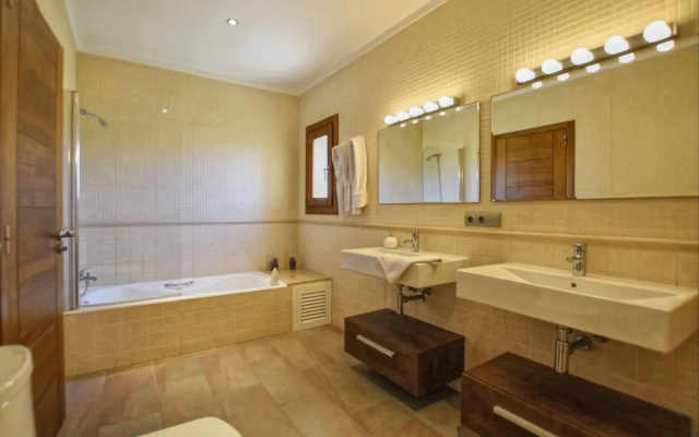 Luxurious country house with pool near the town of Alcudia
