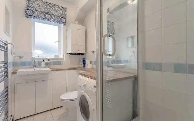 2 Bedroom Flat With Balcony In Chelsea