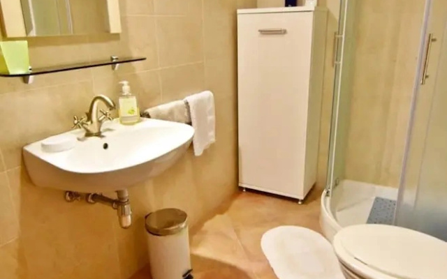 Lovely Ground-floor Flat With Shared Pool in Tar