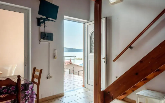 Apartment4 50 metres from THE Sea 'NEW LISTING'