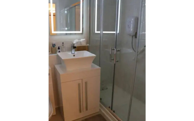 Contemporary Apartment off Queensferry Road