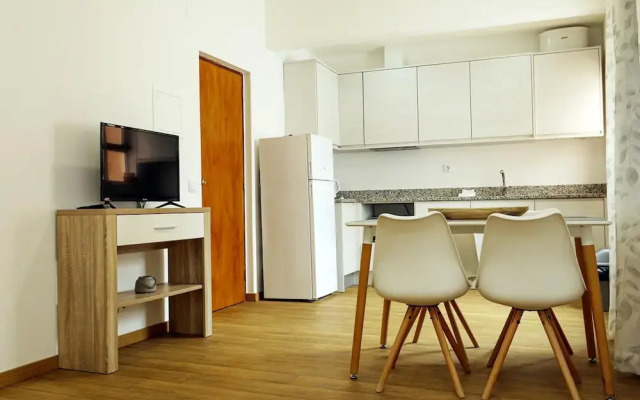 B87 - Windmill 2 Bed Apartment in Odiaxere