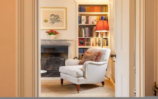 London Living 3 Bedroom Home in Chelsea