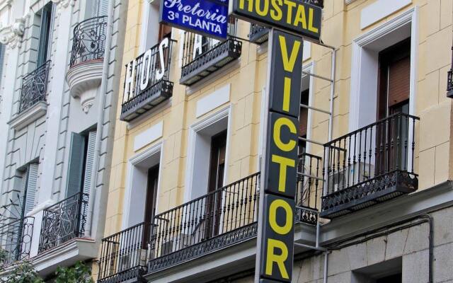 Отель Hostal Victoria I вид на фасад