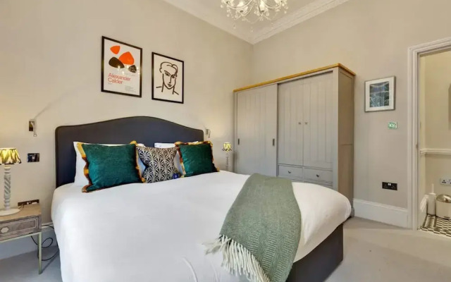 Bright Camberwell Georgian Apartment